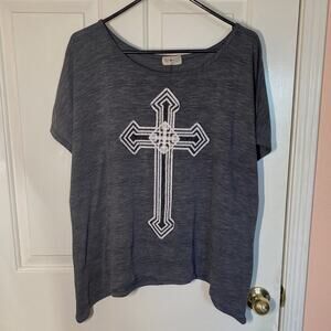 Free Kisses Gray Graphic Short Sleeve Top Shirt Scoop Neck Short Sleeves | 1X